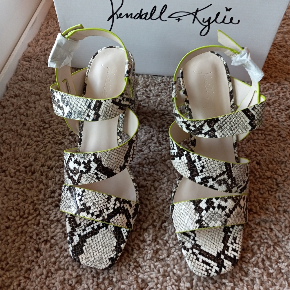 Kendall & Kylie Anon Snakeskin Pattern Heeled Sandal 8.5 *flawed